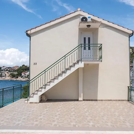 アパート Ivica プリモシュテン