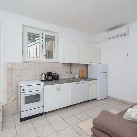 アパート Ivica プリモシュテン