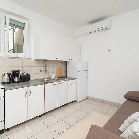 Ivica Apartment *