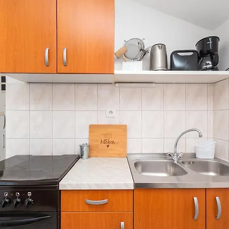 Ivica Apartment *