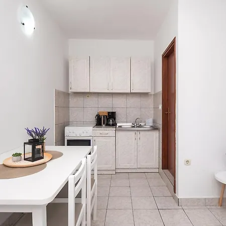 Ivica Apartment Primosten