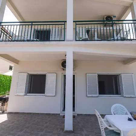 アパート Ivica プリモシュテン